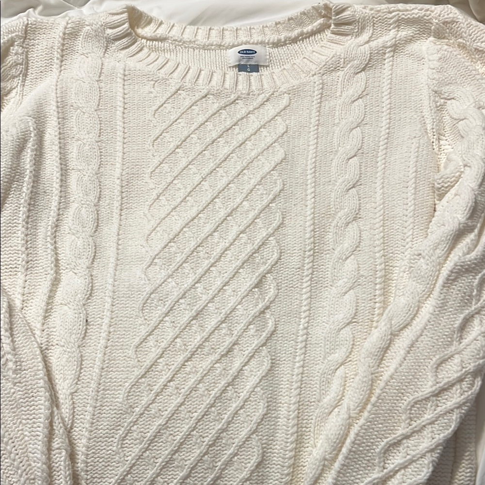 Old Navy Women's Cream Cable Knit Sweater